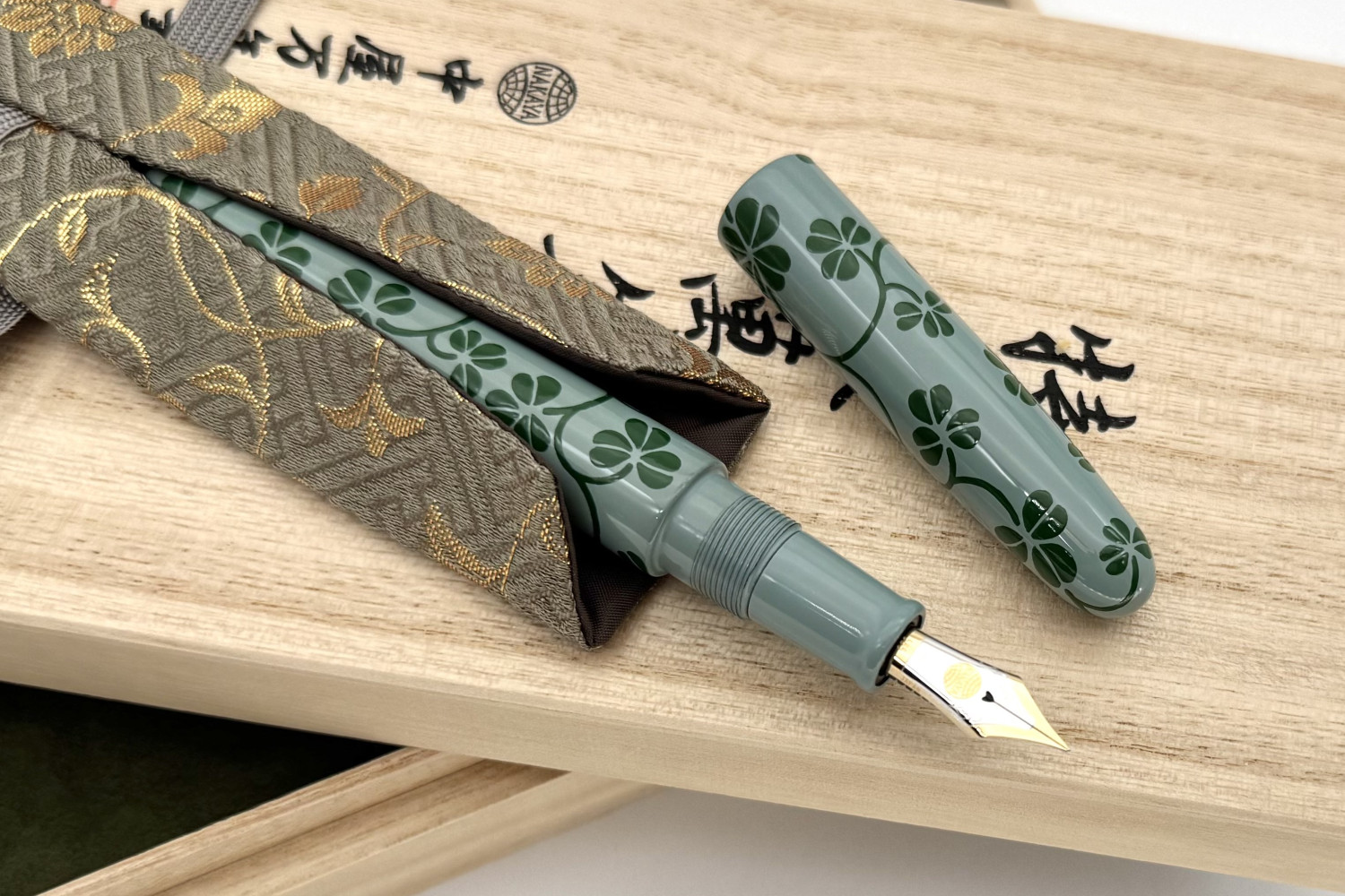 NakayaCigarPortableCloverArabesqueMotifinMidoriFP_A